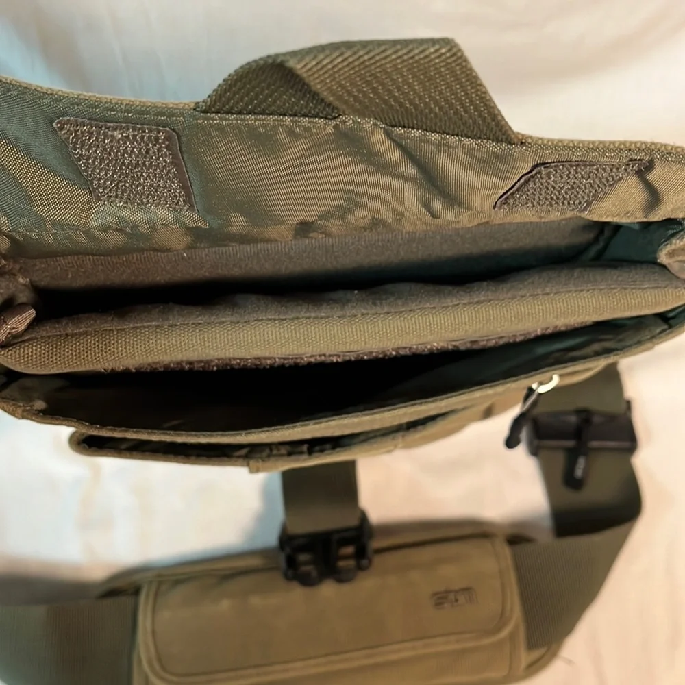 STM BAGS Scout for iPad - Olive